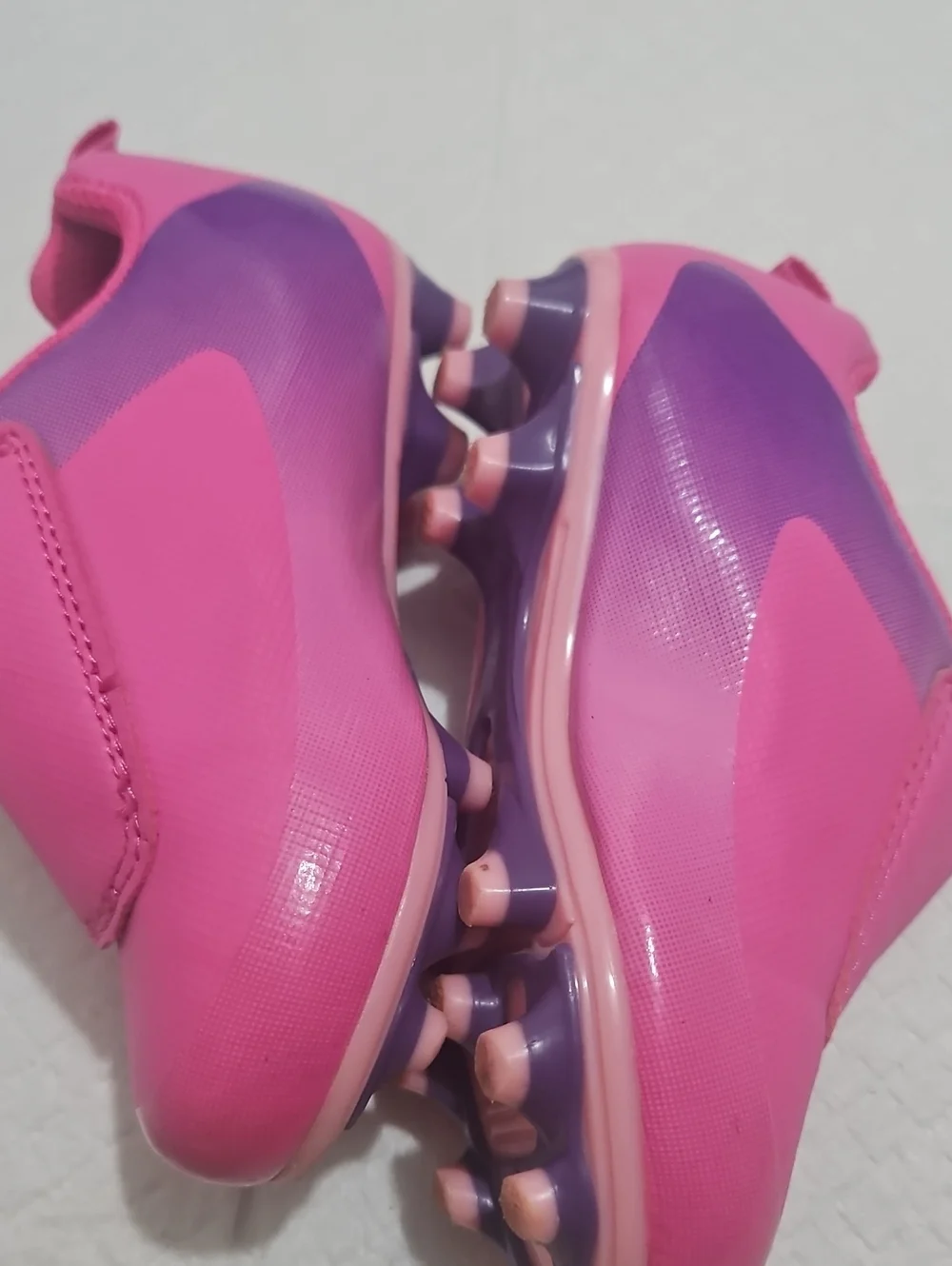 Kids Carters  Athletic Shoes in Bright Pink Sz 7